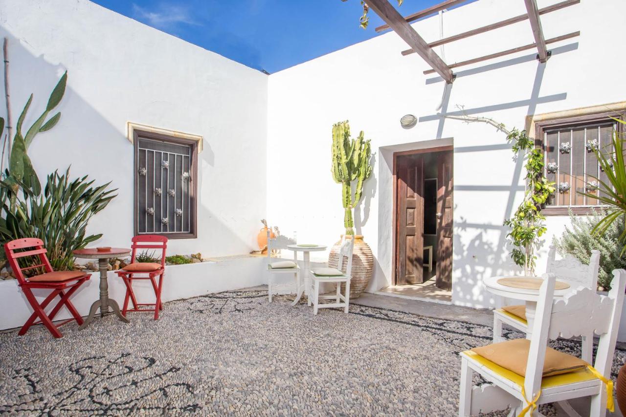 Al 583 Di Lindos Hotell Eksteriør bilde